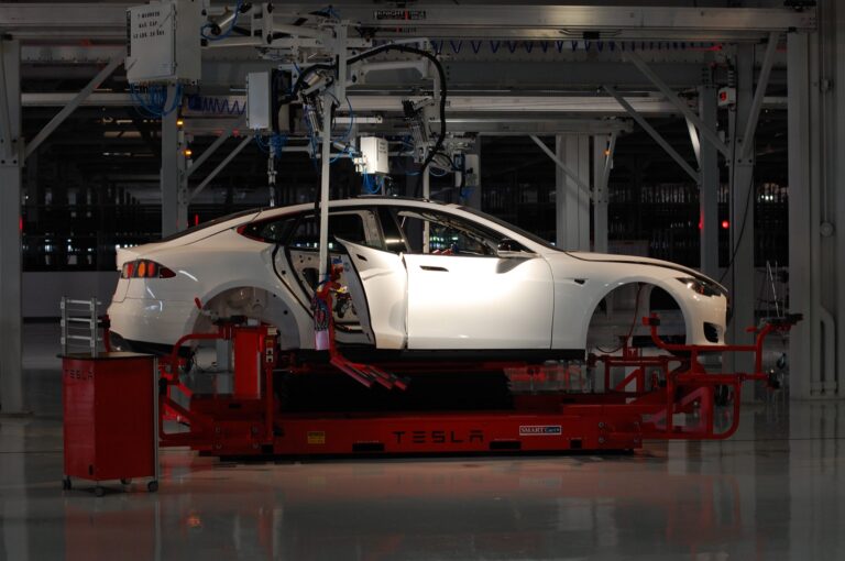 Tesla Stock Jumps 5% as Barclays Sets $450 Target on SpaceX…